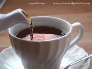 Aprende a servir una taza de té perfecta en 3 sencillos pasos