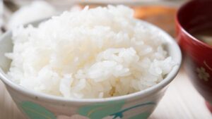 Consecuencias de no refrigerar el arroz: descubre qué sucede