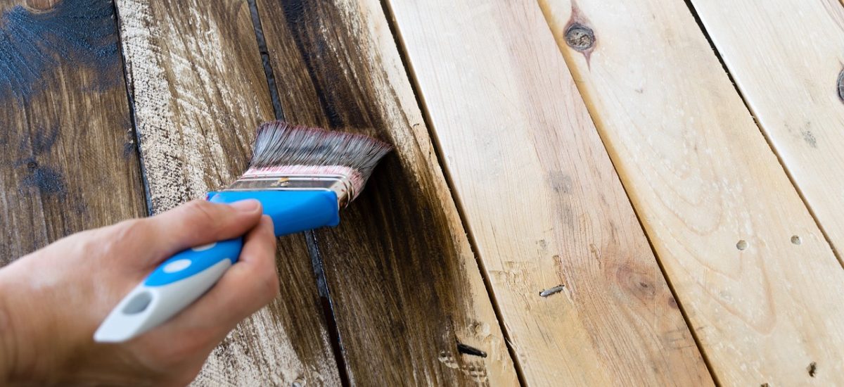 Consejos para evitar que la madera absorba la pintura