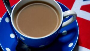 Descubre el significado detrás de la tradición de tomar té a las 5 en Inglaterra