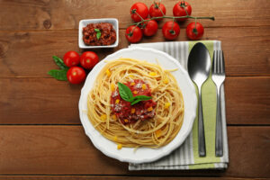Descubre los deliciosos platos que no pueden faltar en un buffet italiano