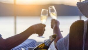 El arte de servir Champagne: consejos y técnicas imprescindibles